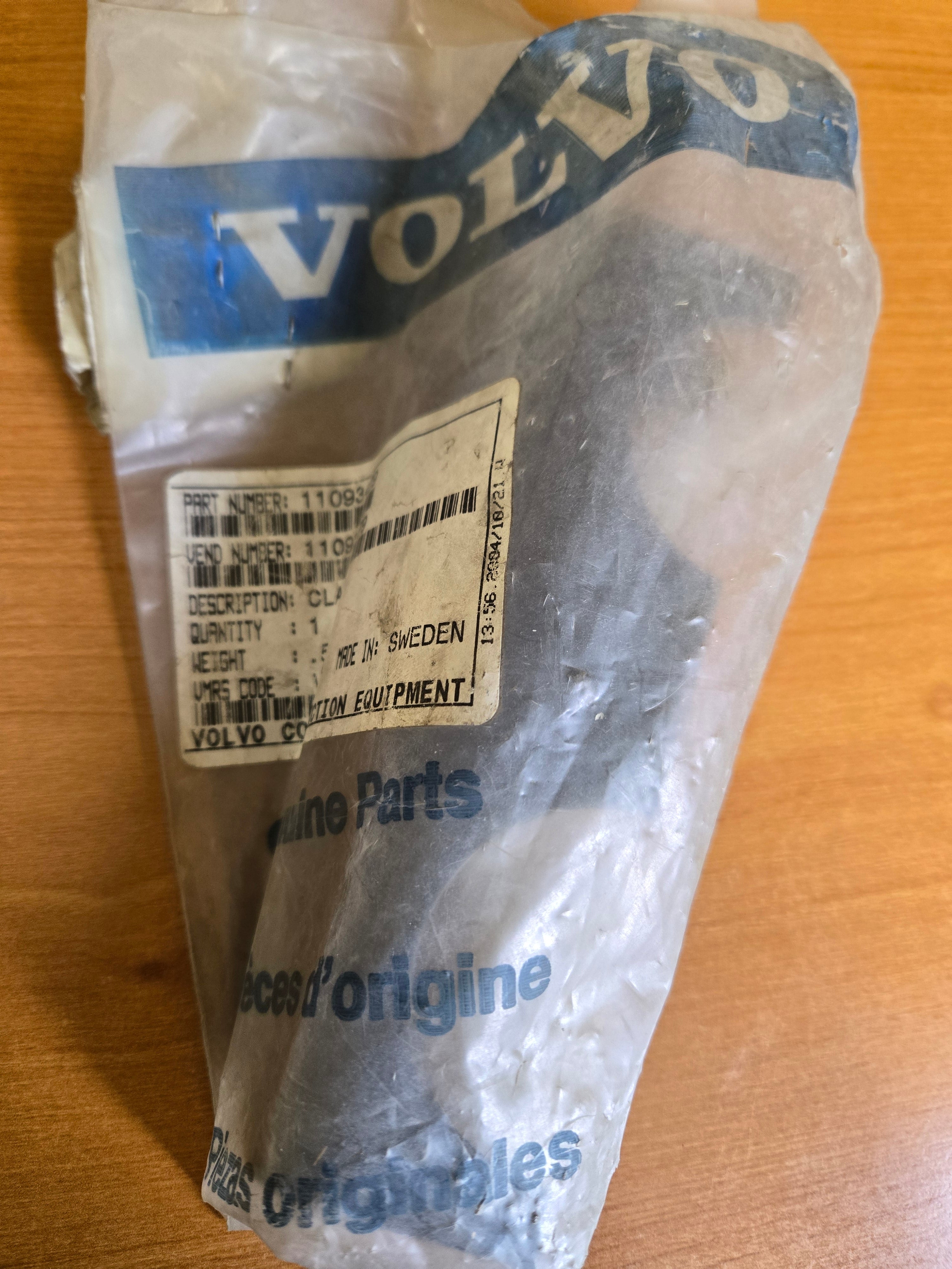 NOS OEM Volvo 11093479 Clamp