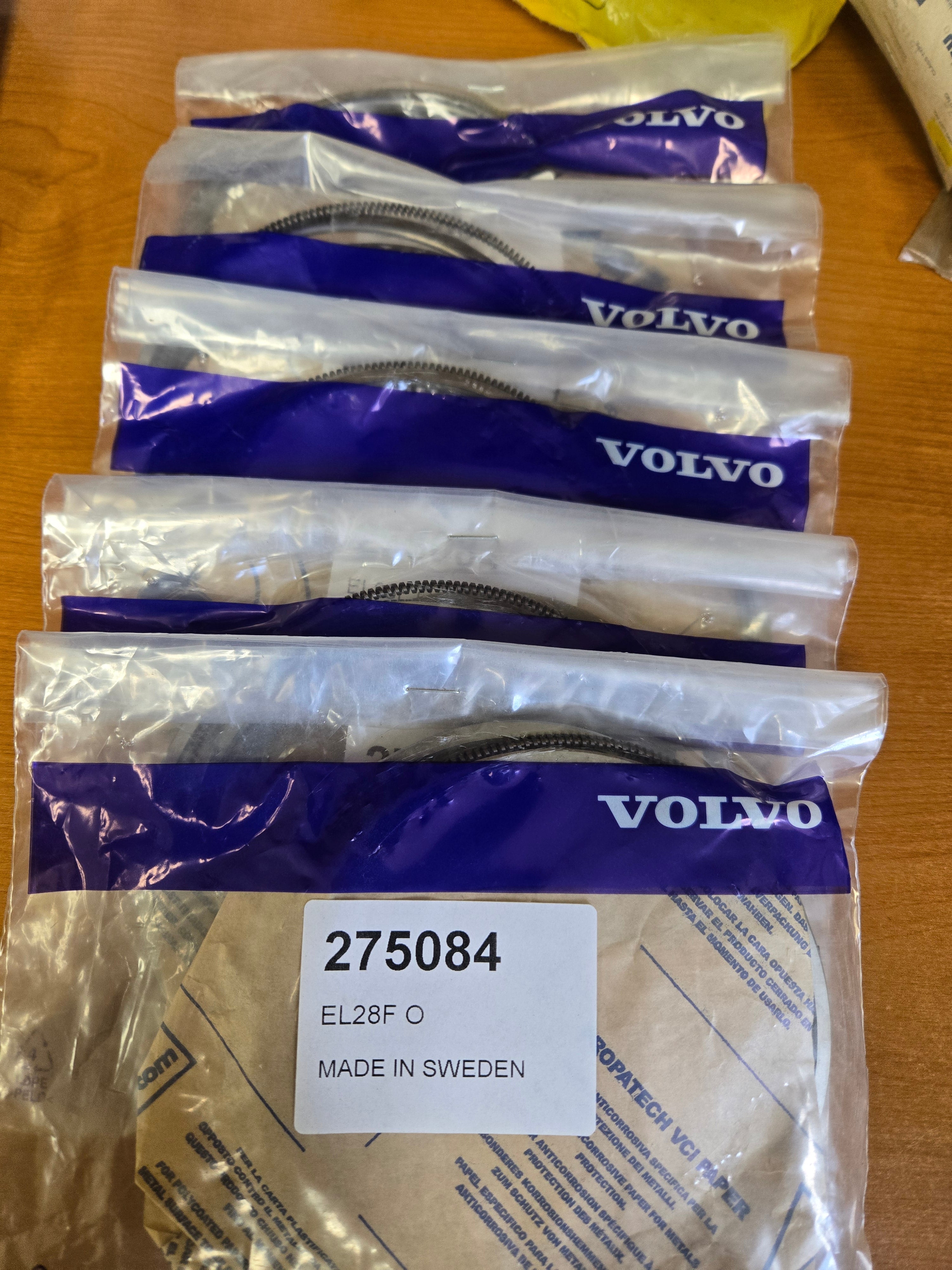 NOS OEM 275084 Volvo Piston Ring Kit